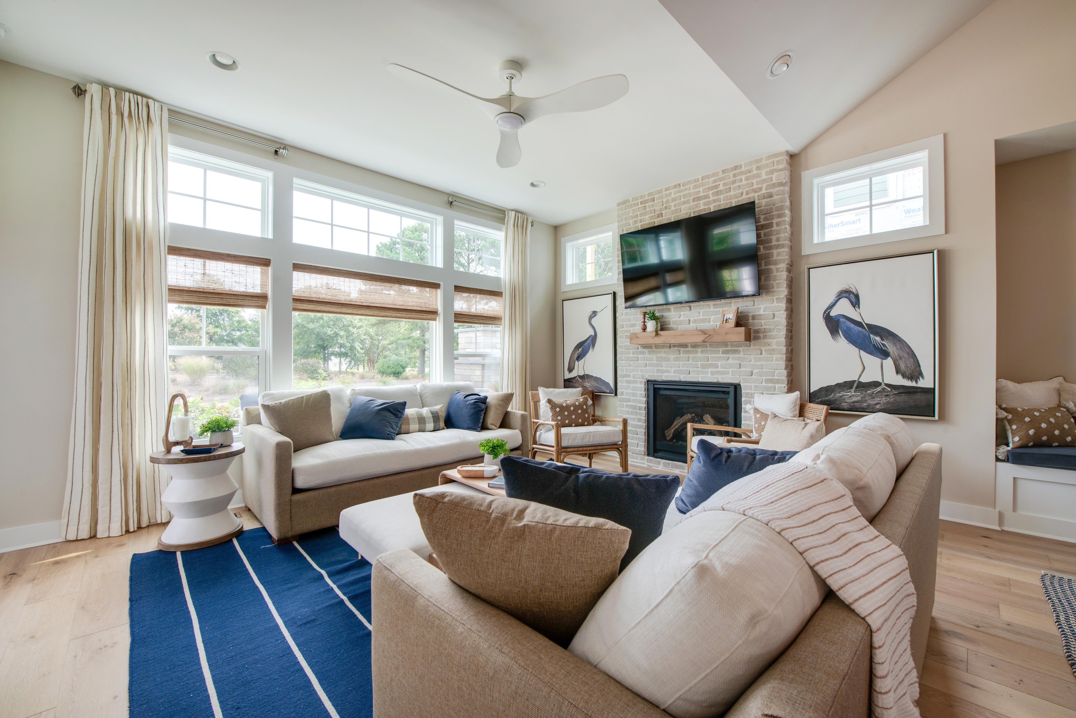 Sofas & Sectionals